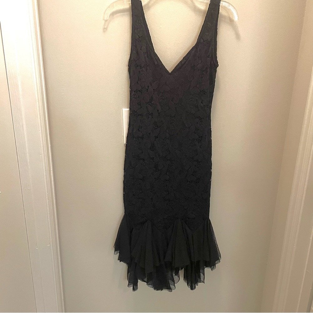 Lillie Rubin Black Stretch Lace Sleeveless Double V-neck Flounced Hem Dress Sz S